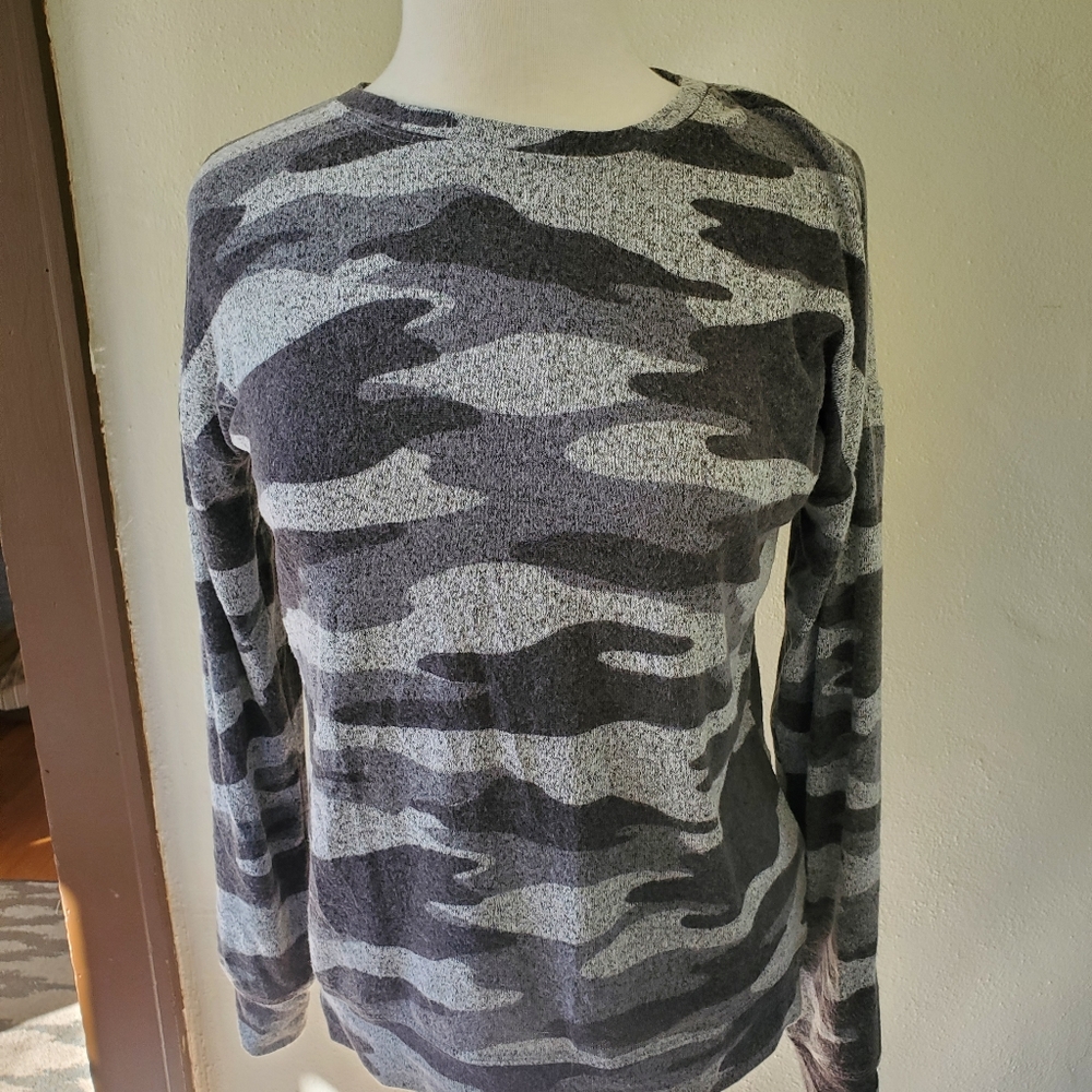 Camo long sleeve pull over